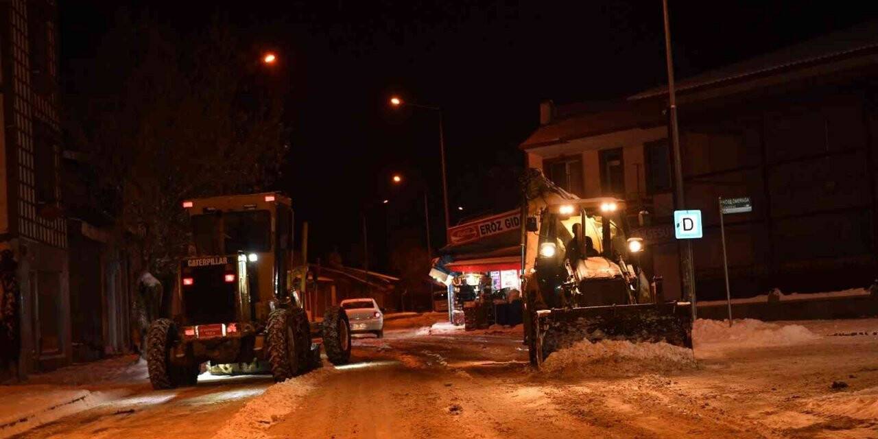 Yakutiye’de yoğun kar mesaisi
