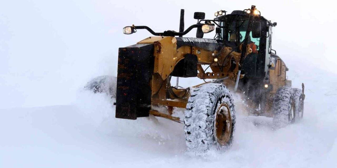 Van’da 109 yerleşim yerinin yolu ulaşıma kapandı