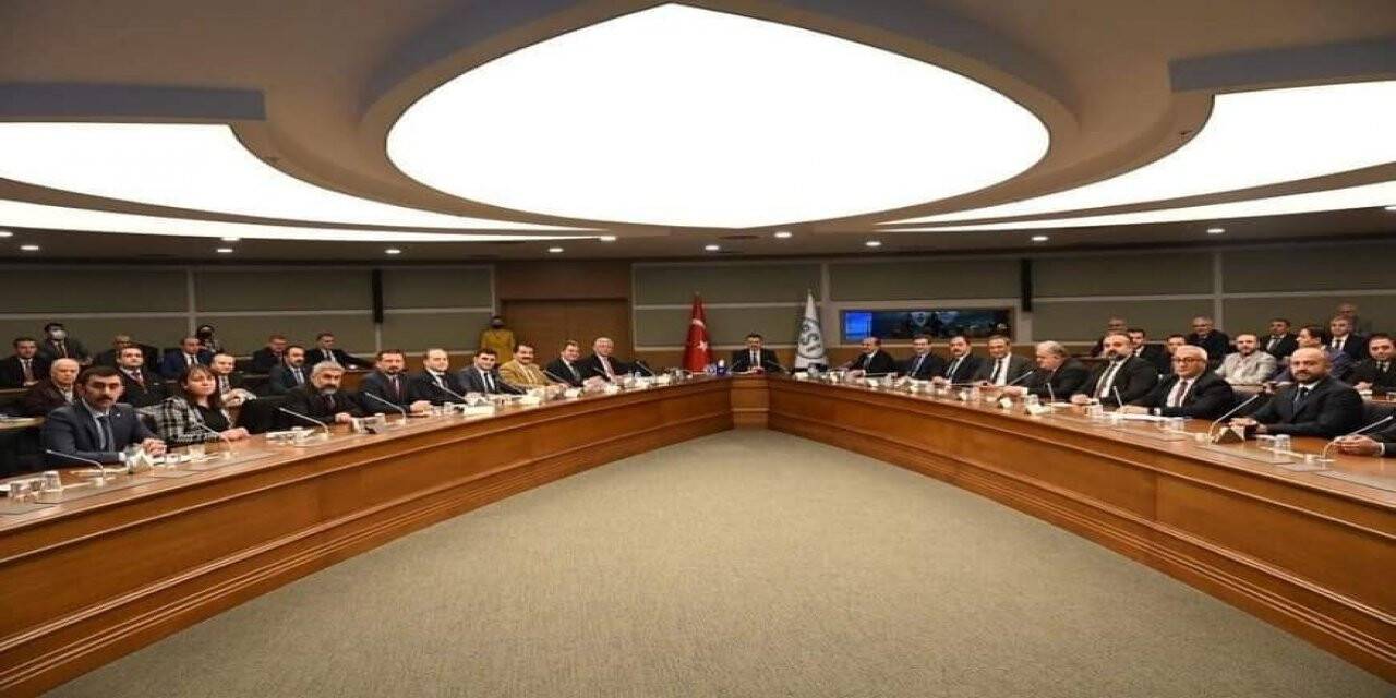 Veteriner hekimler, Tarım ve Orman Bakanı Pakdemirli ile bir araya geldi