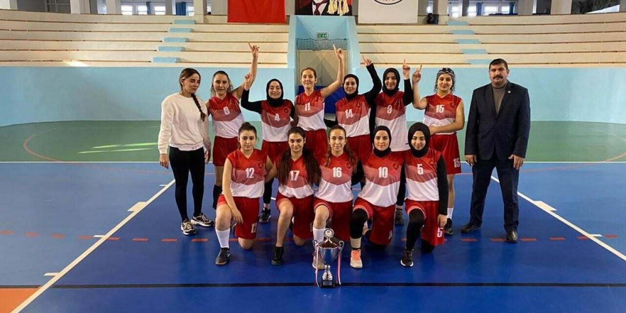 NEVÜ Kadın Basketbol Takımı Şampiyon Oldu