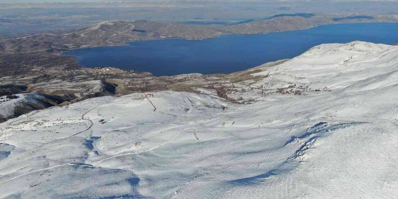Göl manzaralı kayak merkezi sezona hazırlanıyor