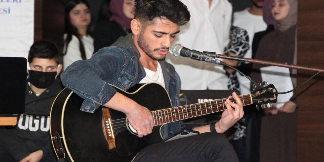 Gediz MYO öğrencilerinden konser etkinliği