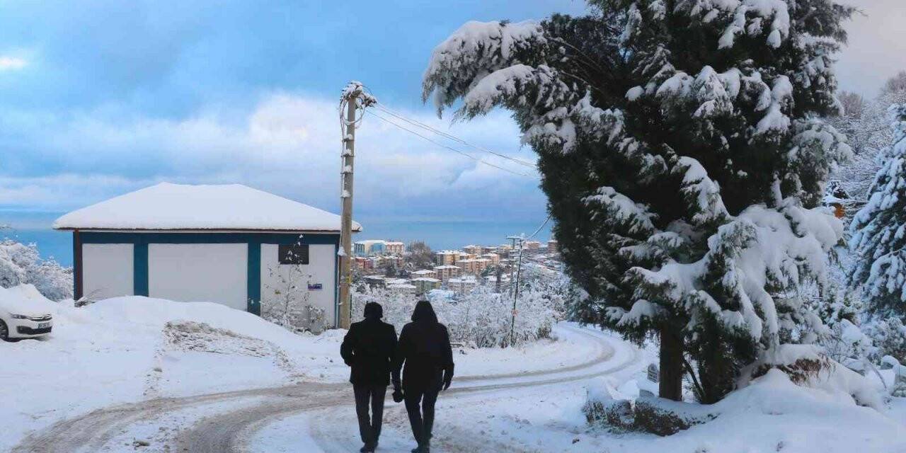 Zonguldak’ta kartpostallık kar manzaraları