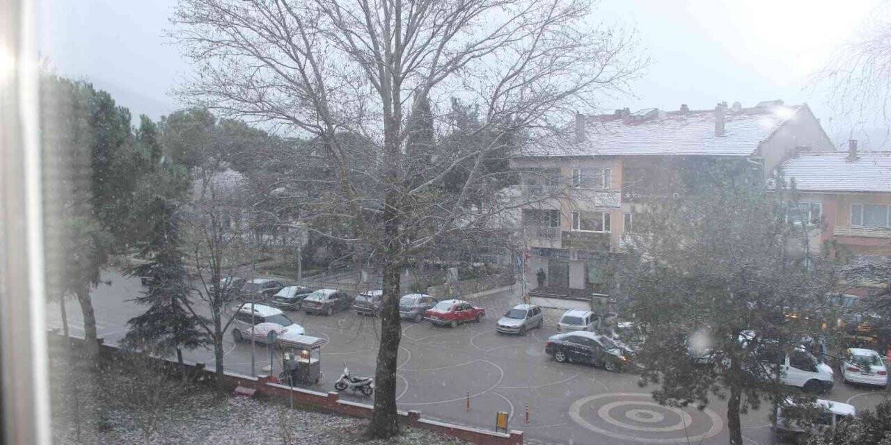 Osmaneli’ne yılın ilk karı düştü