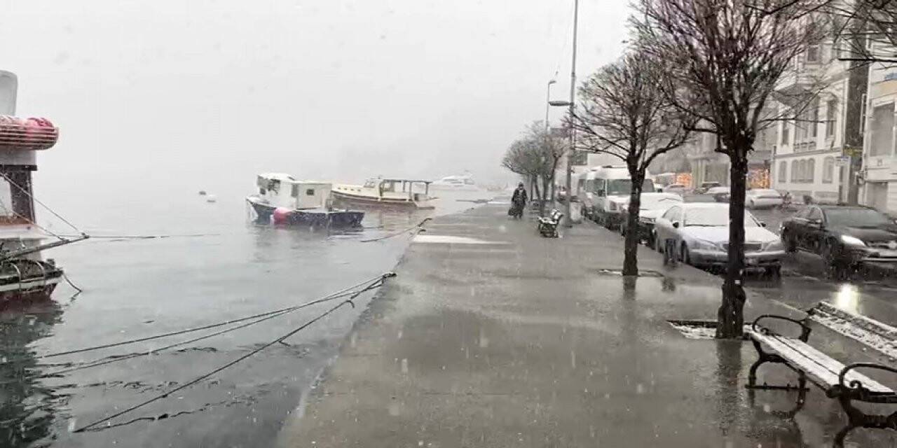 Sarıyer’de lapa lapa kar yağdı