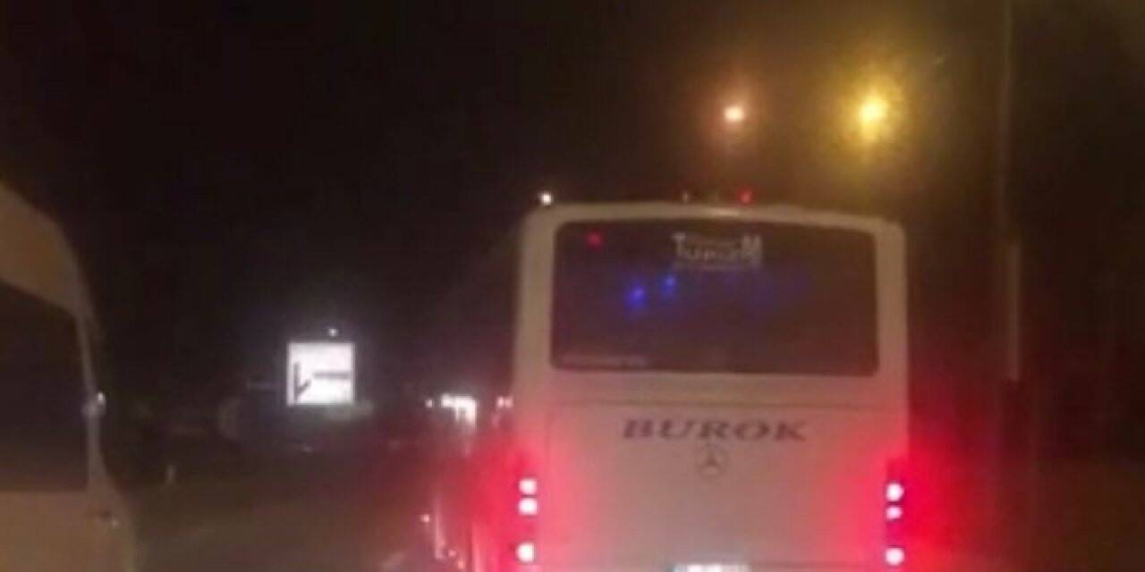 Bursa’da yan yan giden otobüs görenleri şaşkına çevirdi