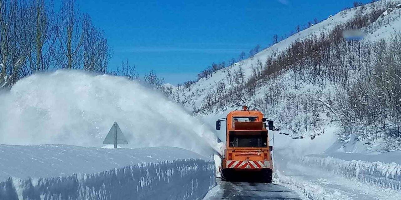 Tunceli’de karla mücadele sürüyor