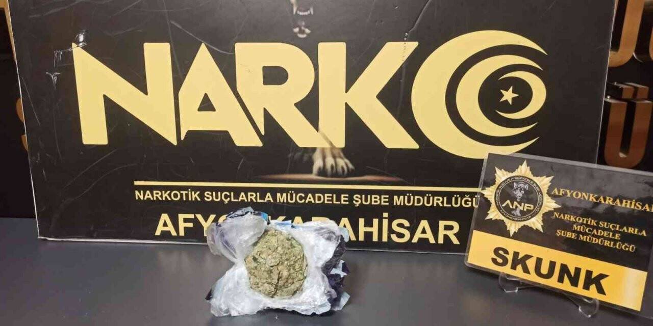 Durdurulan otomobilde yapılan aramada 152 gram skunk ele geçirildi