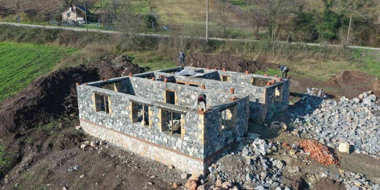 Hem muhtarlık hem kurs merkezi