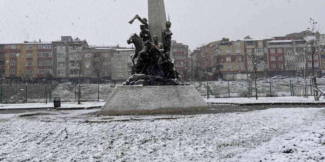 İstanbul’da kar sevinci