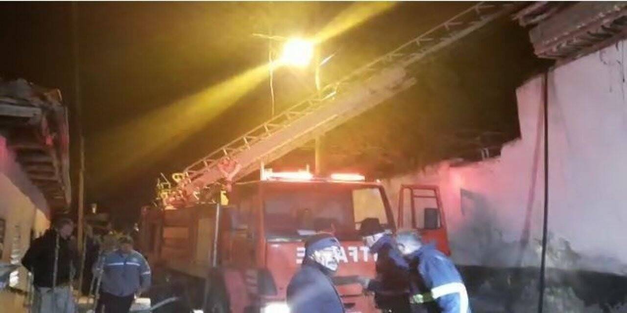 Gece yarısı çıkan yangın köylülere büyük korku yaşattı