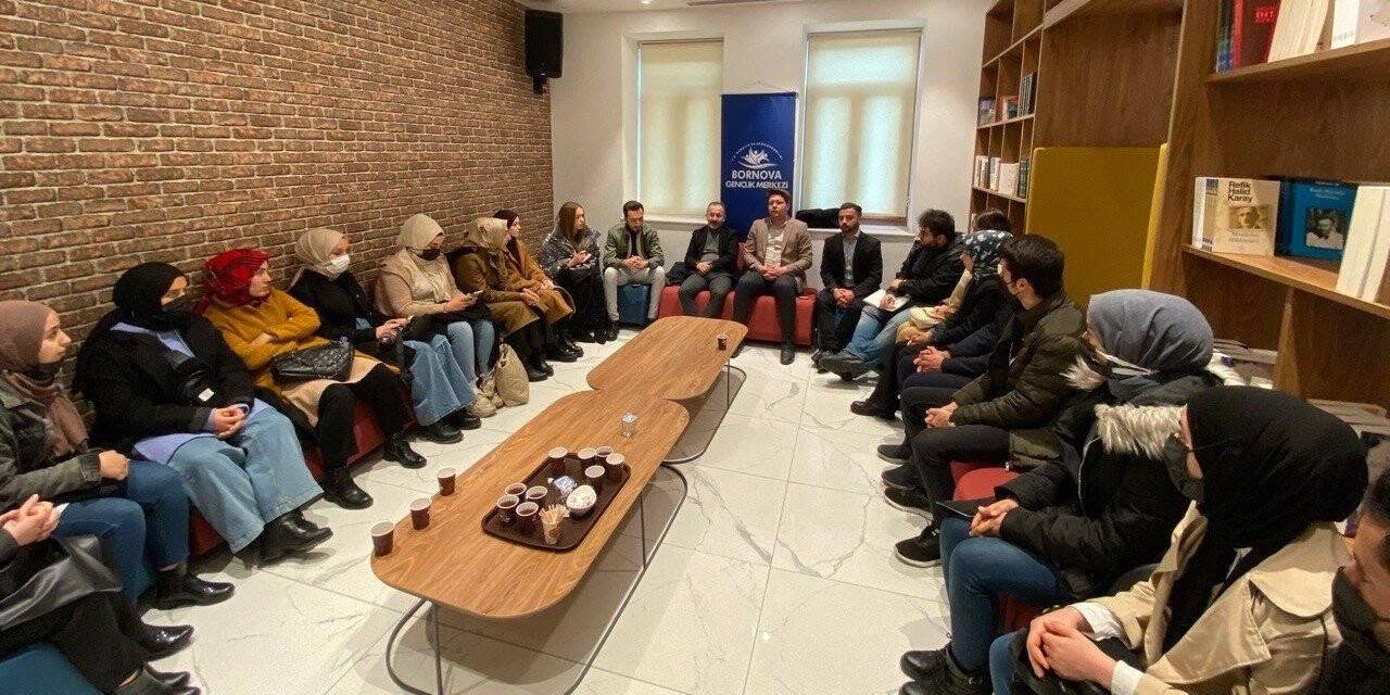 AK Partili Özgür Hızal üniversitelilerle buluştu