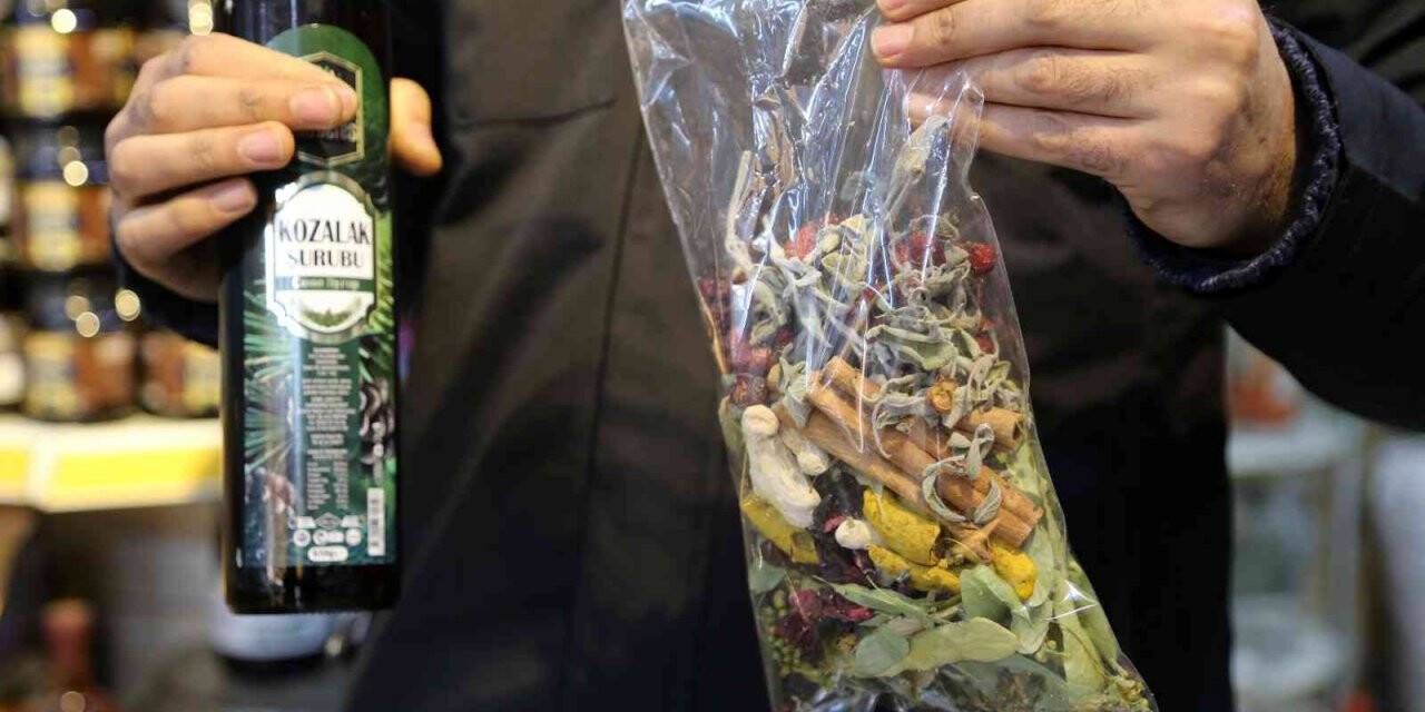 Gümüşhane’de havaların soğumasıyla vatandaşlar aktarlara akın ediyor