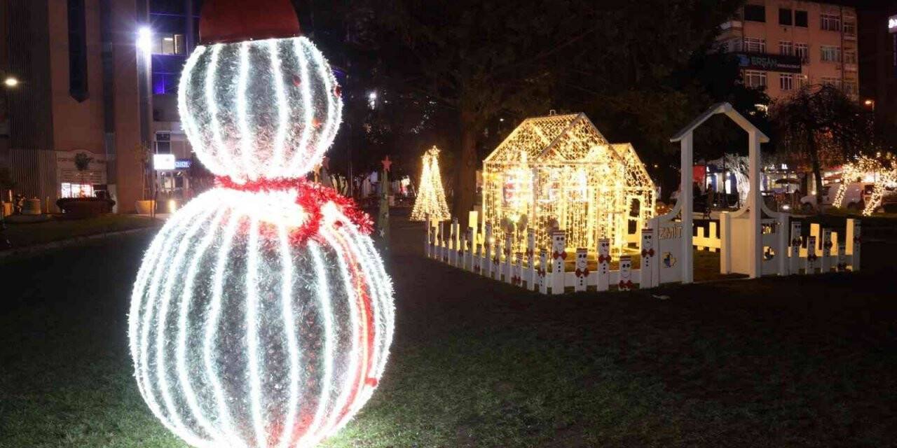 İzmit’in sokakları yeni yıla hazırlanıyor