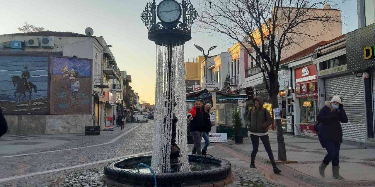 Edirne buz tuttu, süs havuzları dondu