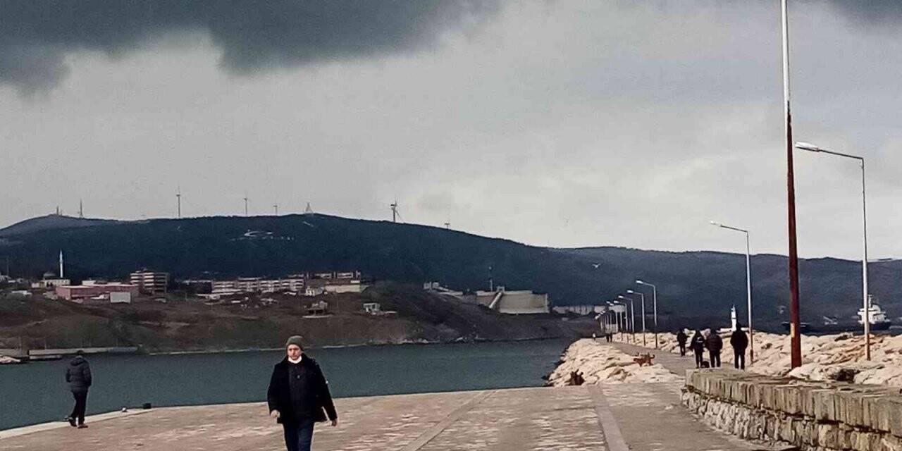 Bandırma’yı kara bulutlar sardı
