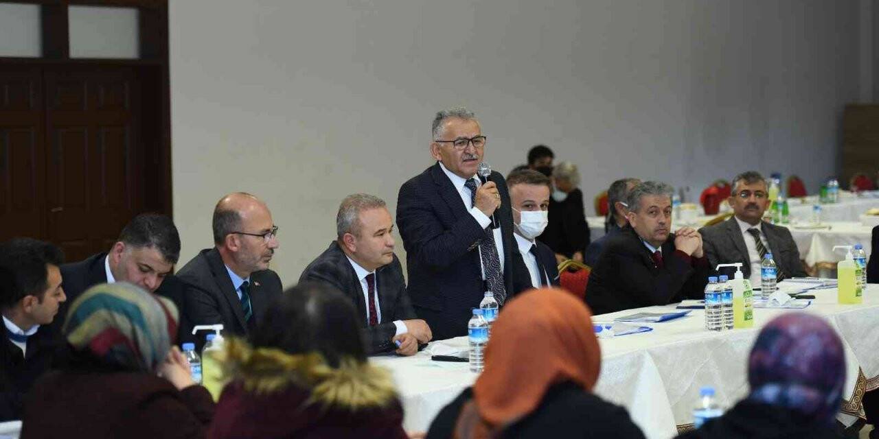 Başkan Büyükkılıç 22 günde 13 ilçede 533 muhtar ile görüştü