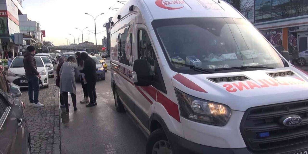 Karşıdan karşıya geçerken otomobil çarptı