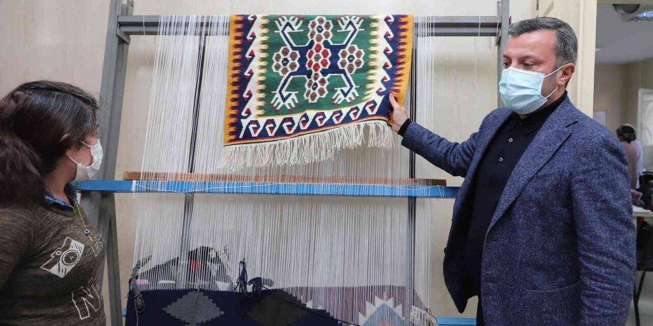 Unutulmaya yüz tutan el sanatları kültürevlerinde yaşatılıyor