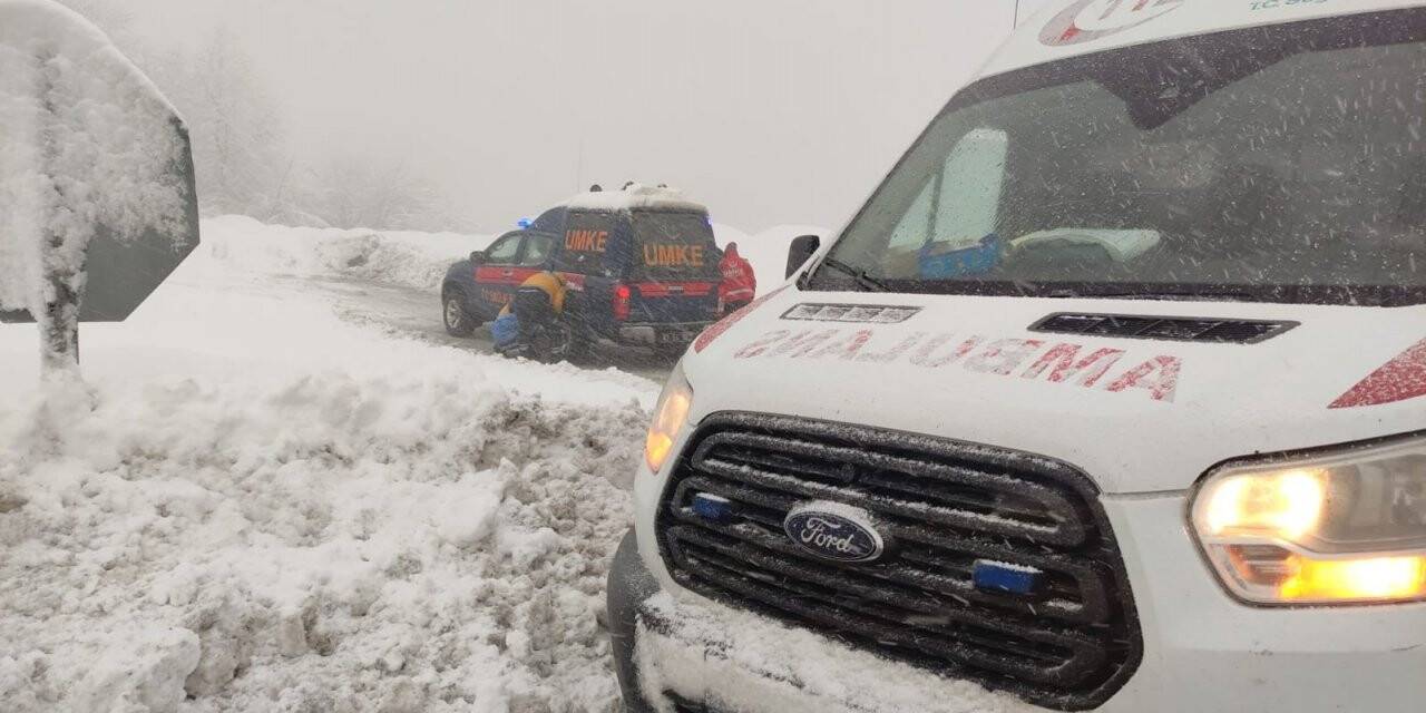 Böbrek ağrısı yaşayan kadının imdadına UMKE ekibi yetişti