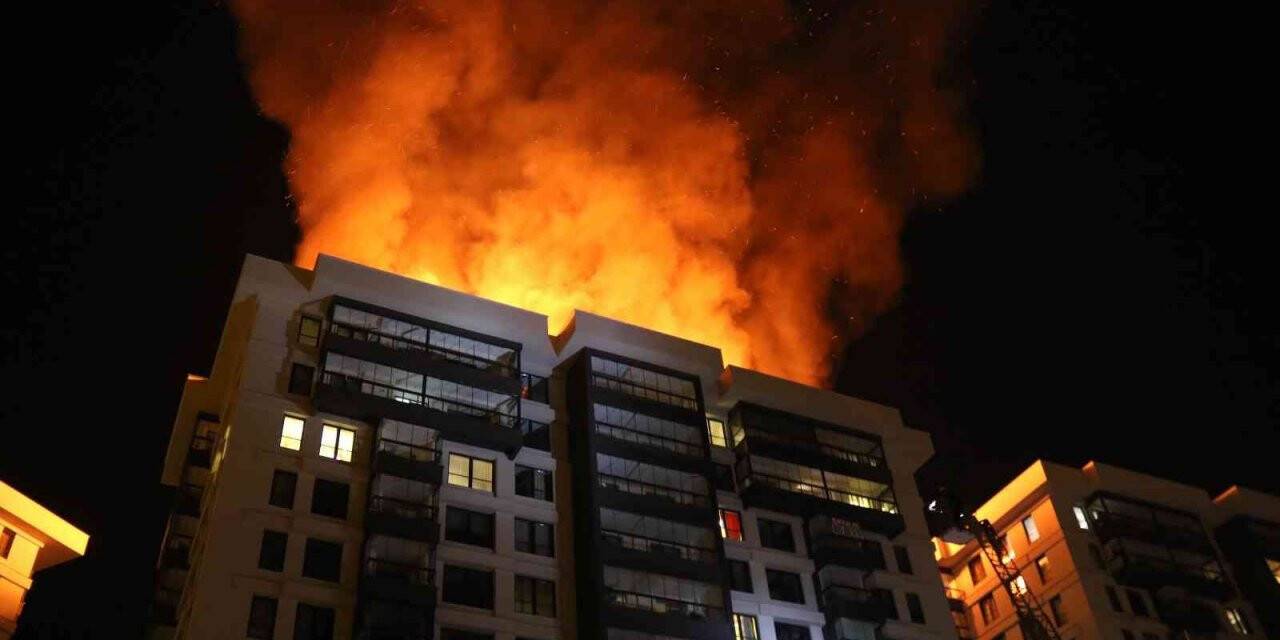 İşten kovulunca çatıyı yakan kapıcıya ilk duruşmada tahliye kararı