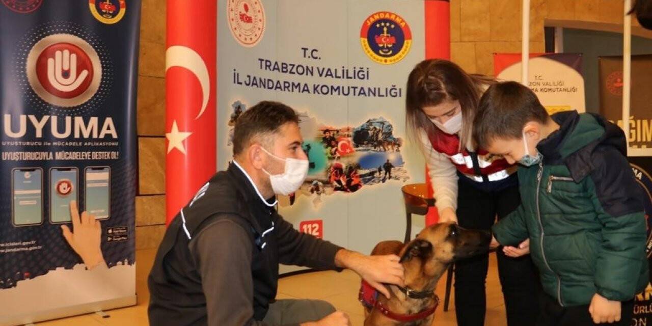 Uyuşturucu ile mücadele için broşür dağıttılar