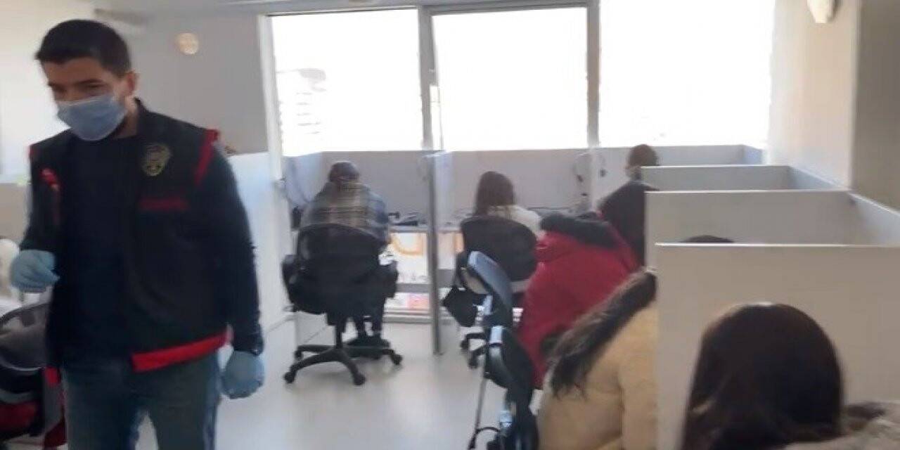 İzmir polisinden ’Google Harita’ dolandırıcılarına operasyon: 18 gözaltı