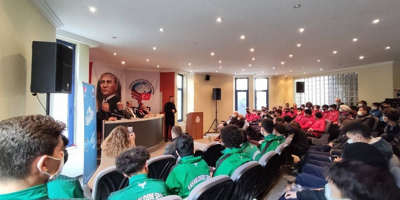 Samet Aybaba ve Ümit Karan, Ankara’da genç futbolcularla seminerde buluştu