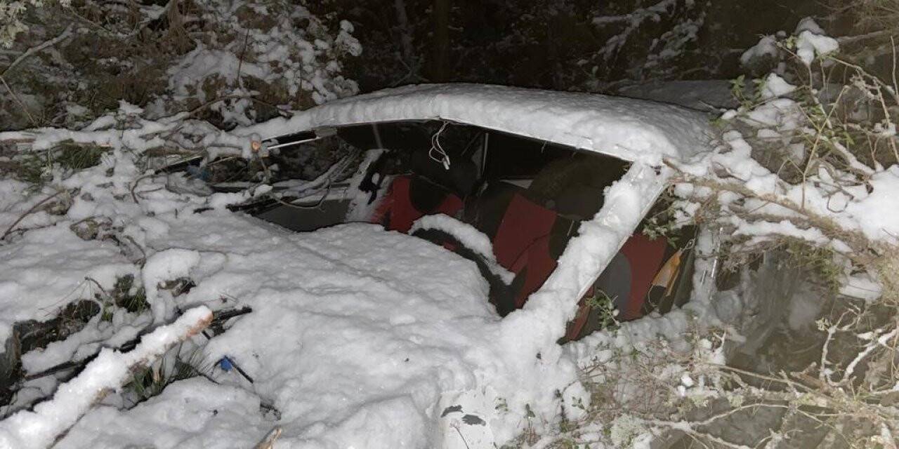 Kayıp olarak aranan şahsın cesedi, uçurumda karın altında bulundu
