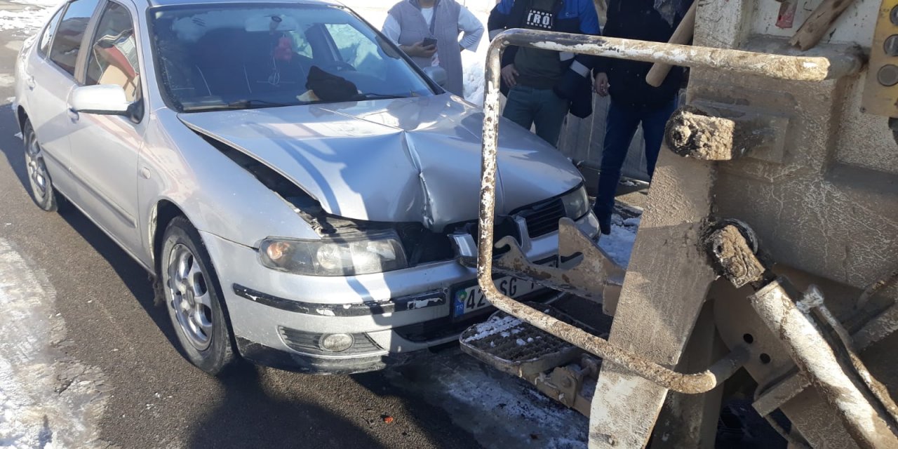 Seydişehir'de kaza!  Otomobil ile çöp kamyonu çarpıştı