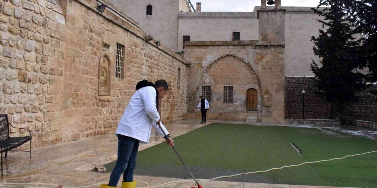 Mardin’de Doğuş Bayramı öncesi kiliselerde temizlik