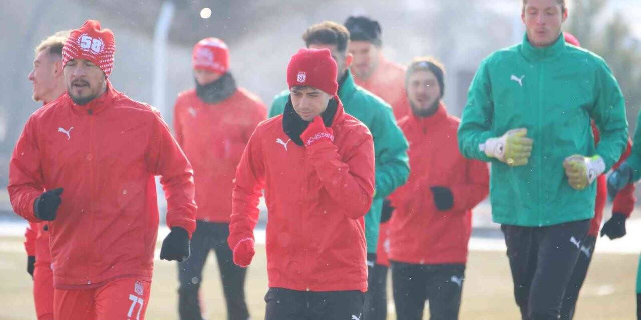 Sivasspor’da Kayserispor mesaisi sürüyor