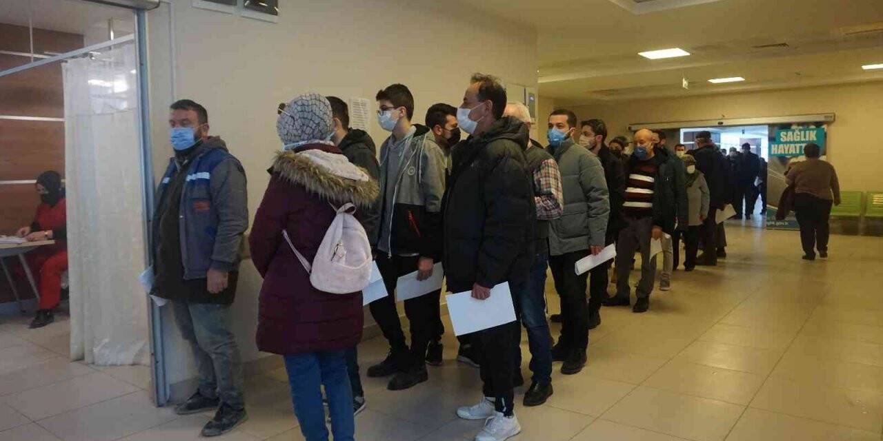 Edirne’de aşı kuyruğu
