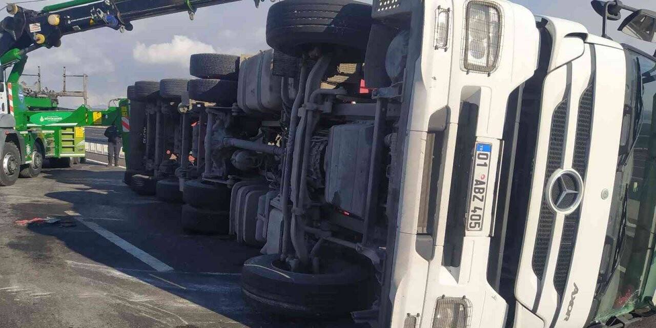 Kimyasal madde taşıyan tanker devrildi: 1 yaralı