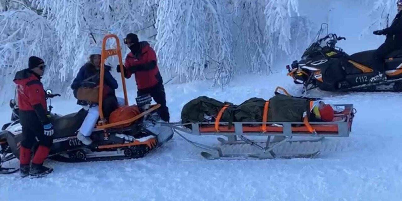 Kayak yaparken düşen vatandaş paletli kızak ile kurtarıldı