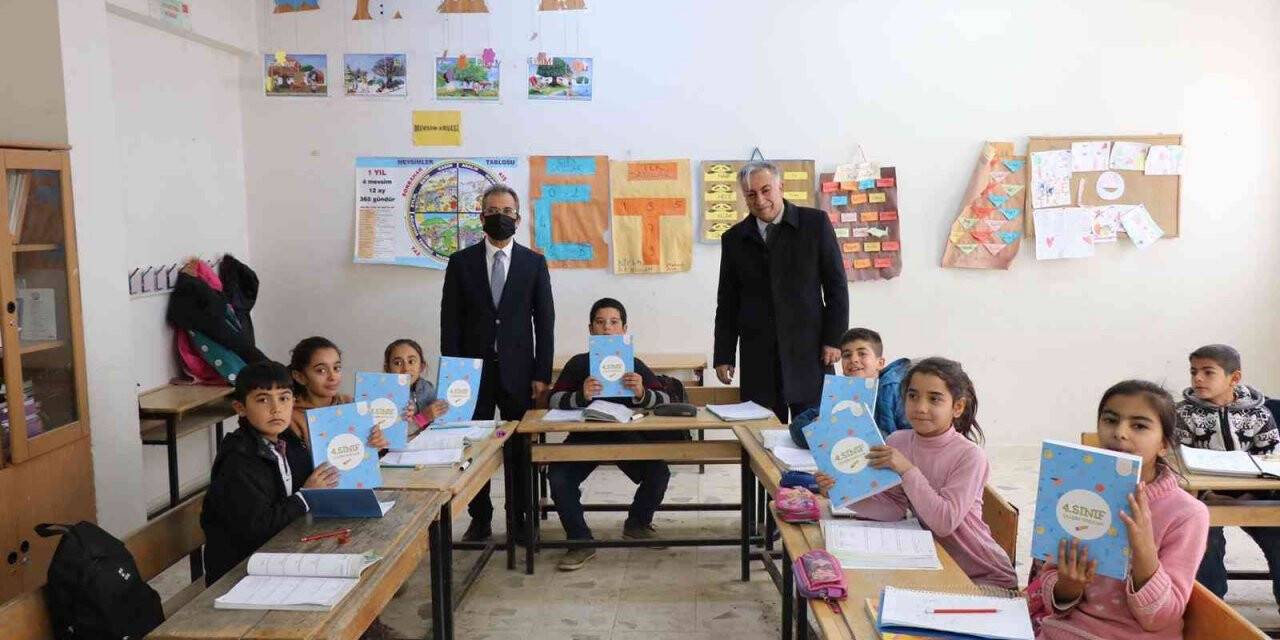 Milli Eğitim öğrencilere yardımcı kaynak kitap desteği verdi