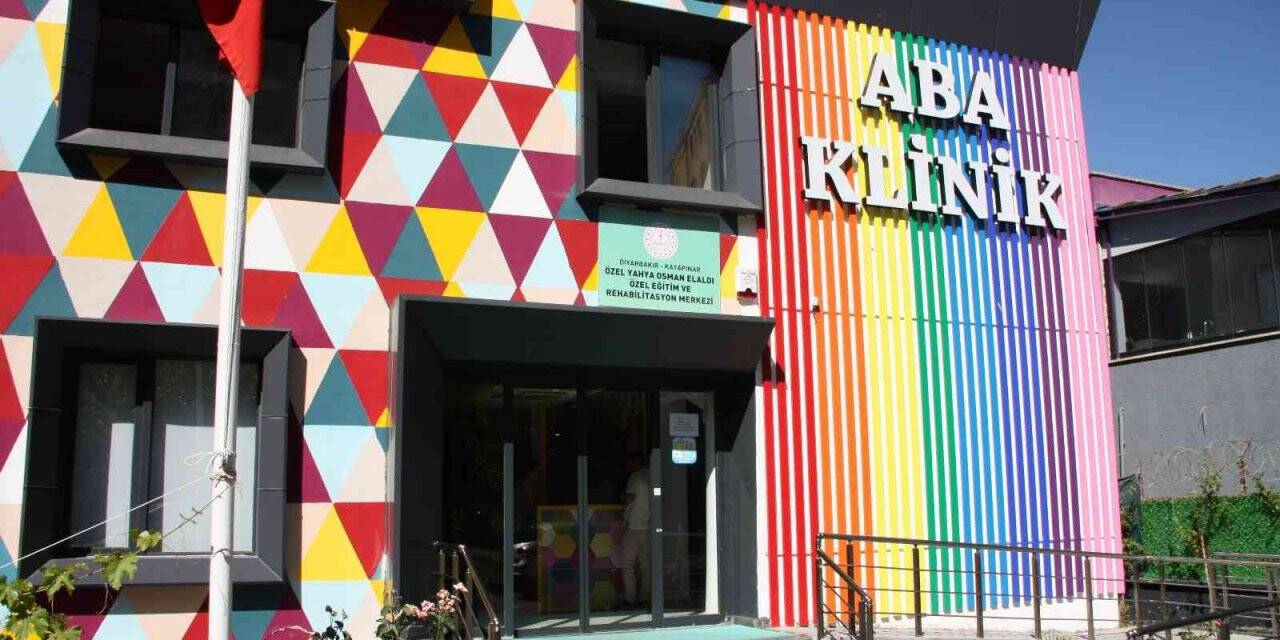 ‘Aba tekniği’ kullanan klinik, gelişim gösteren otizmli öğrencilerini mezun ediyor