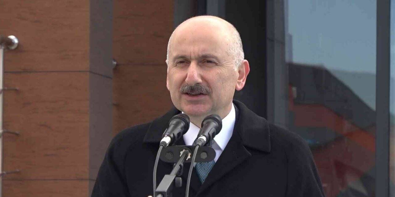 Bakan Karaismailoğlu: "Bölünmüş yollar sayesinde yılda 22 milyar Türk lirası tasarruf sağladık"