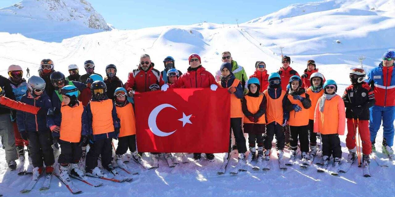 Hakkari’de kayak sezonu açıldı