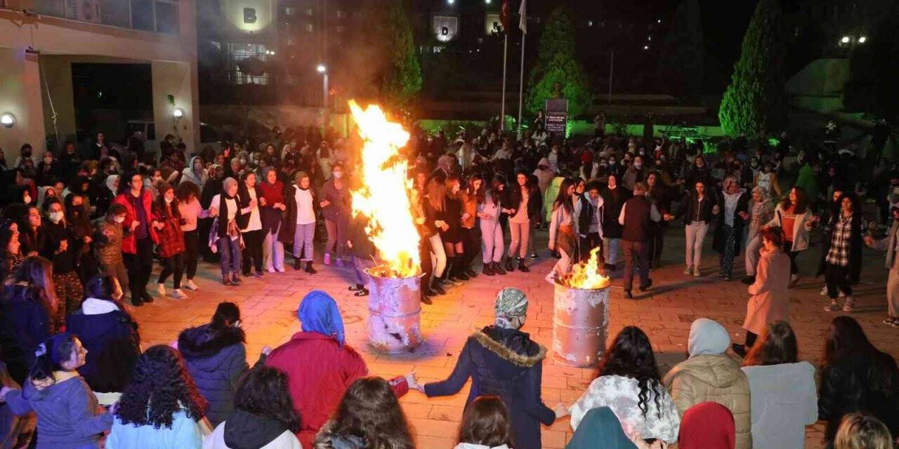 Manisa’da yurt öğrencileri ’Biz Bize Moral Akşamları’ ile stres attı