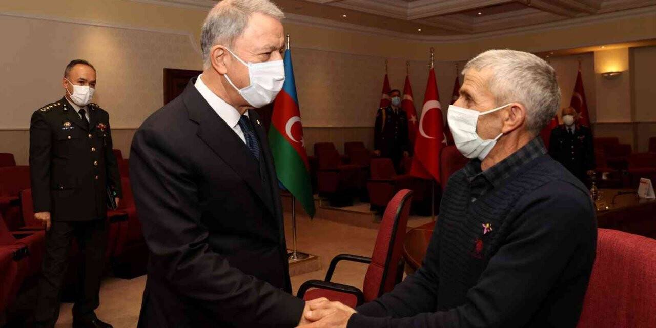 Bakan Akar, ’topraklarını kurtarma’ sözünü tutan Azerbaycanlı şehit subayın ailesi ile bir araya geldi