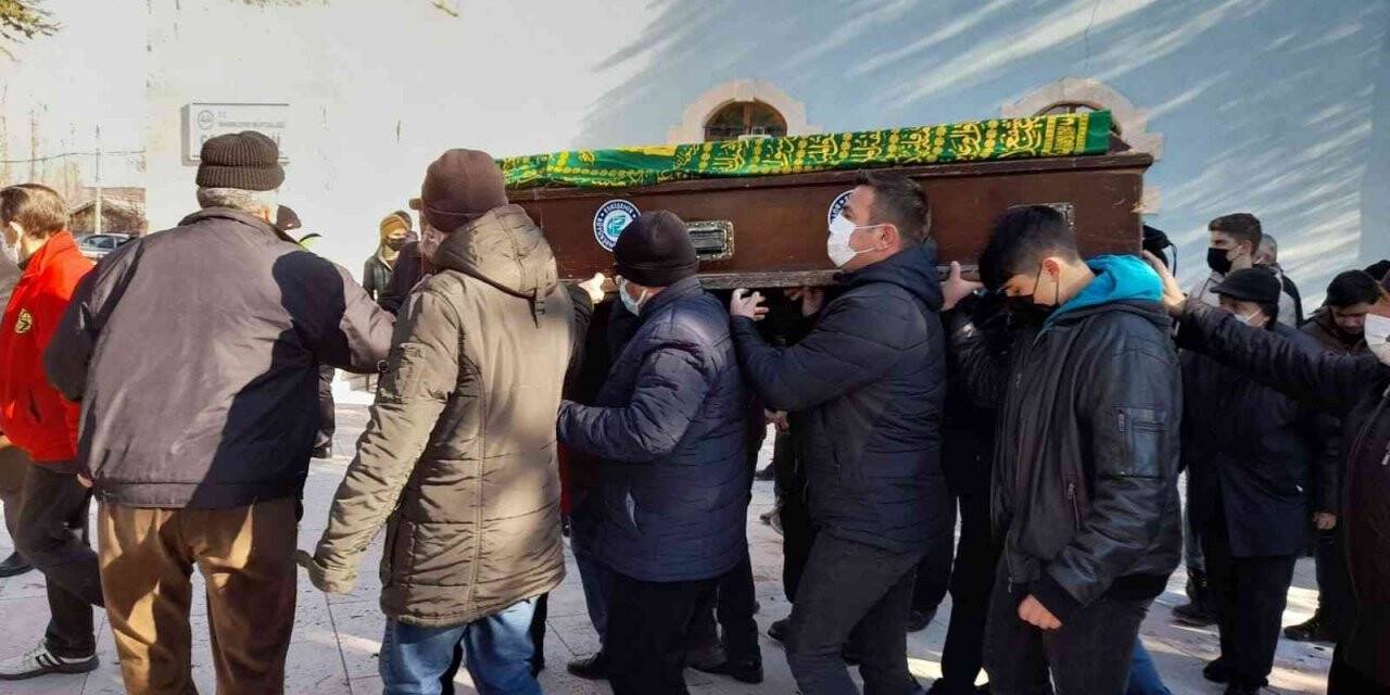 Donarak ölen çiftçi son yolculuğuna uğurlandı