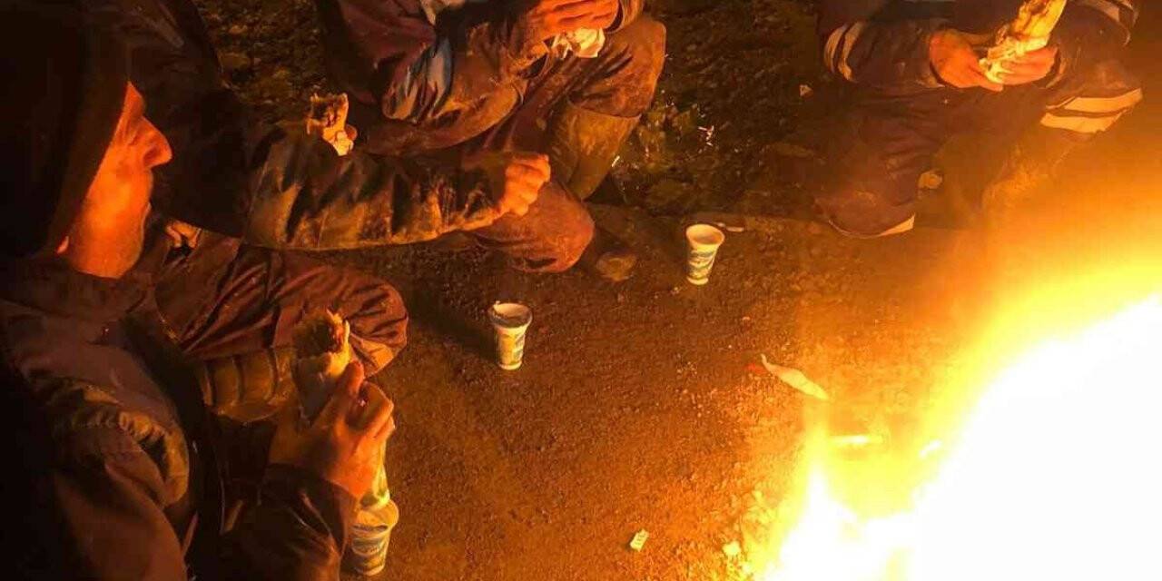 Hakkari Belediye ekibi eksi 15 derecede çalıştı