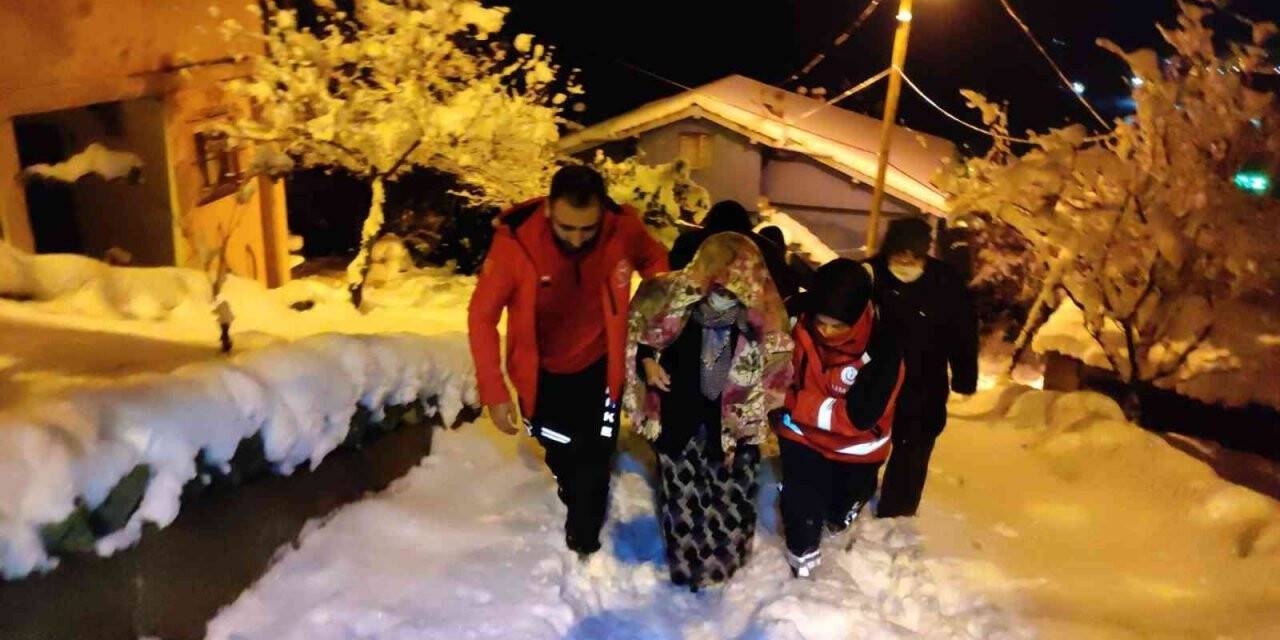 Kar savaşçıları hayat kurtarma nöbetinde