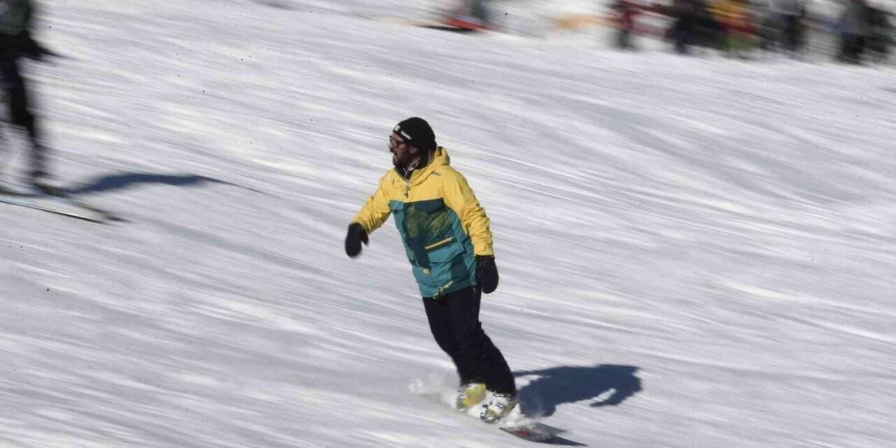 Uludağ hafta içi de kayakçıların gözdesi