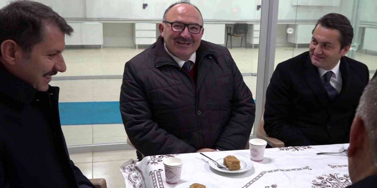 Vali Ayhan, doların helvasını yedi