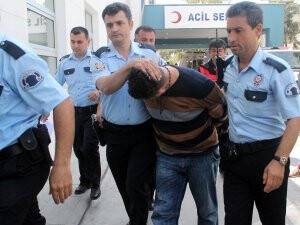 ÇARŞAF GİYEREK BANKA ARACINI SOYMAYA KALKIŞTI