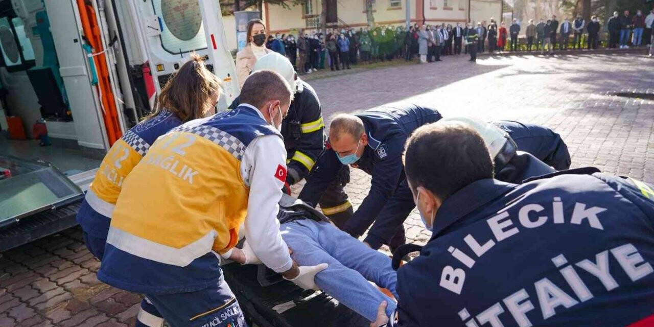 Gerçeği aratmayan yangın tatbikatı nefes kesti