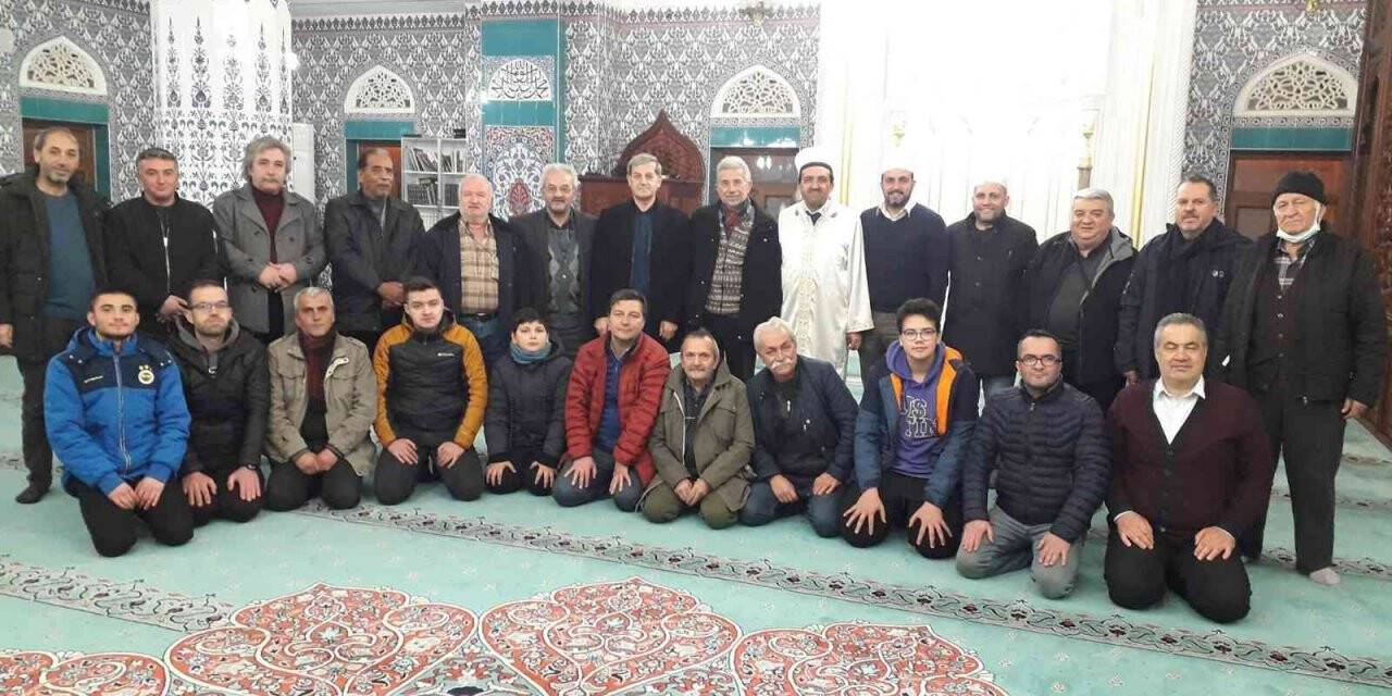 Merhum yarenler için mevlit okutuldu