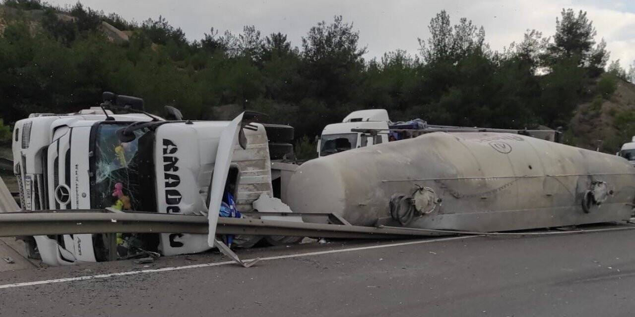 Su kanalına devrilen beton mikserinin sürücüsü yaralandı